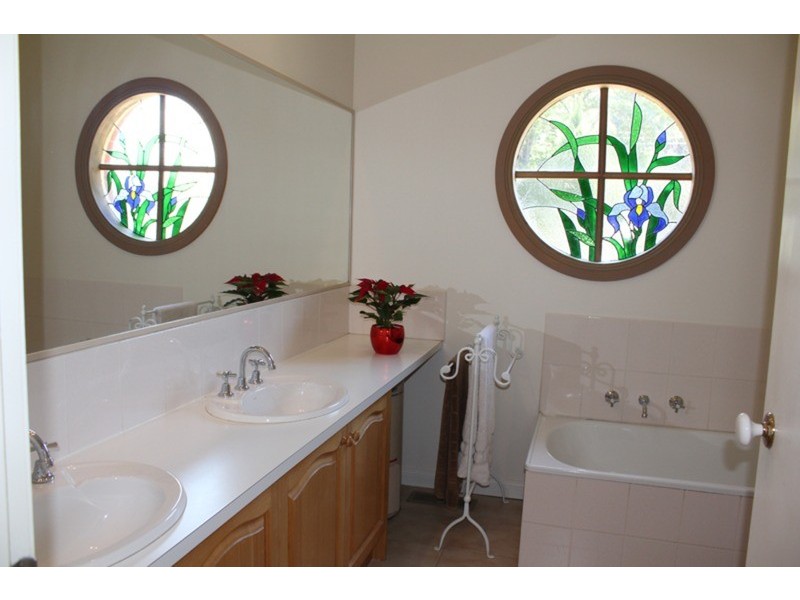 1 Chessy Park  Drive, New Gisborne VIC 3438