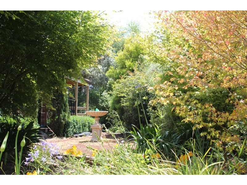 1 Chessy Park  Drive, New Gisborne VIC 3438