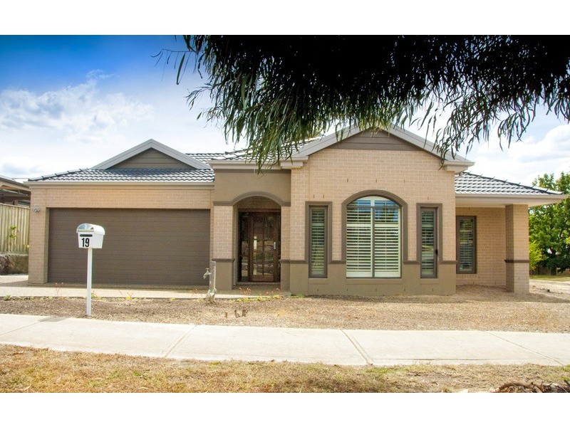 19 Pearce Court, Gisborne VIC 3437