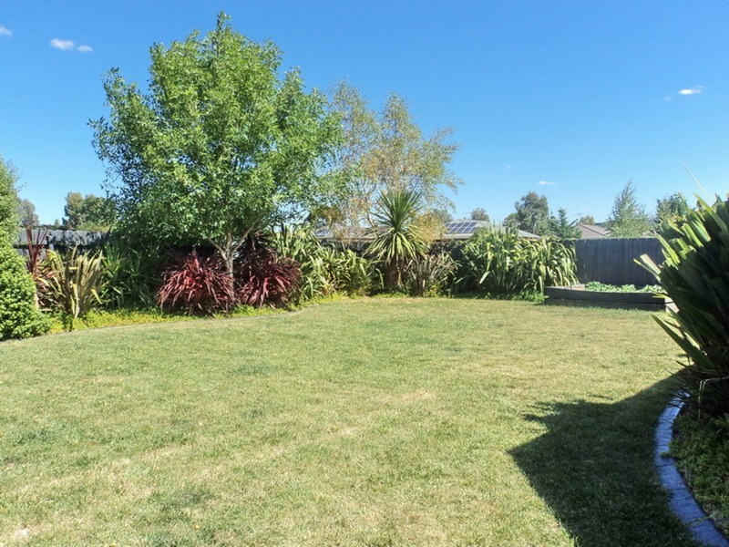 19 Pleasant View, Gisborne VIC 3437