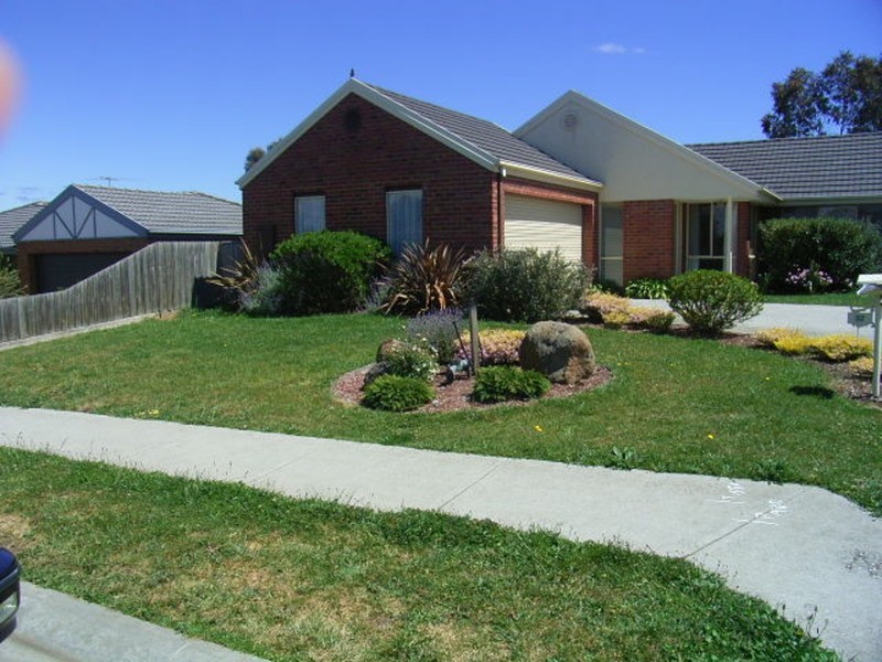 32 Kilmore Road, Gisborne VIC 3437