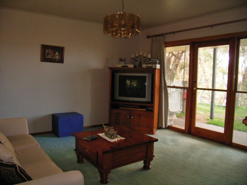 25 Cooraminta Crescent, New Gisborne VIC 3438