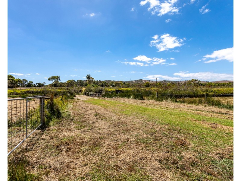 16 Swampy Crescent, Nangkita SA 5210