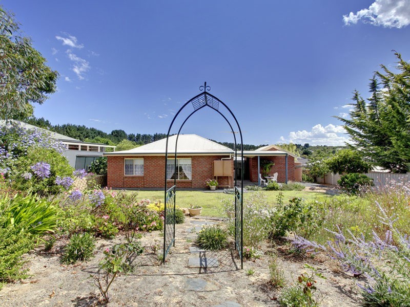 5 Decaux  Place, Mount Compass SA 5210