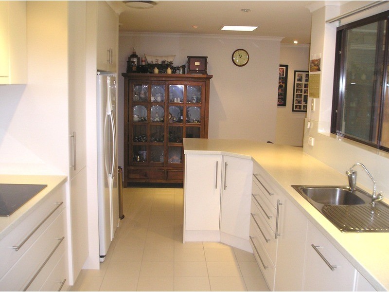 10 Roxanne Street, Happy Valley SA 5159