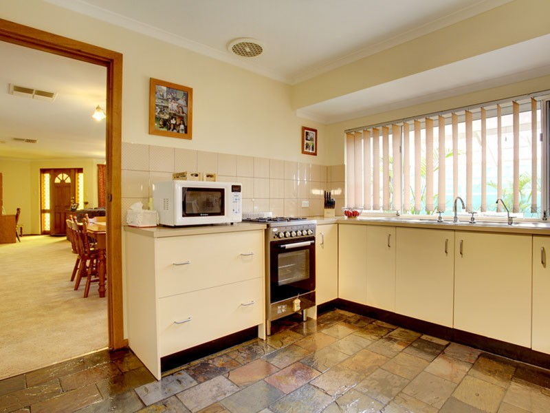 17 Babbacombe Drive, Moana SA 5169