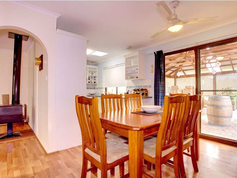 2 Valley View Drive, Mclaren Vale SA 5171