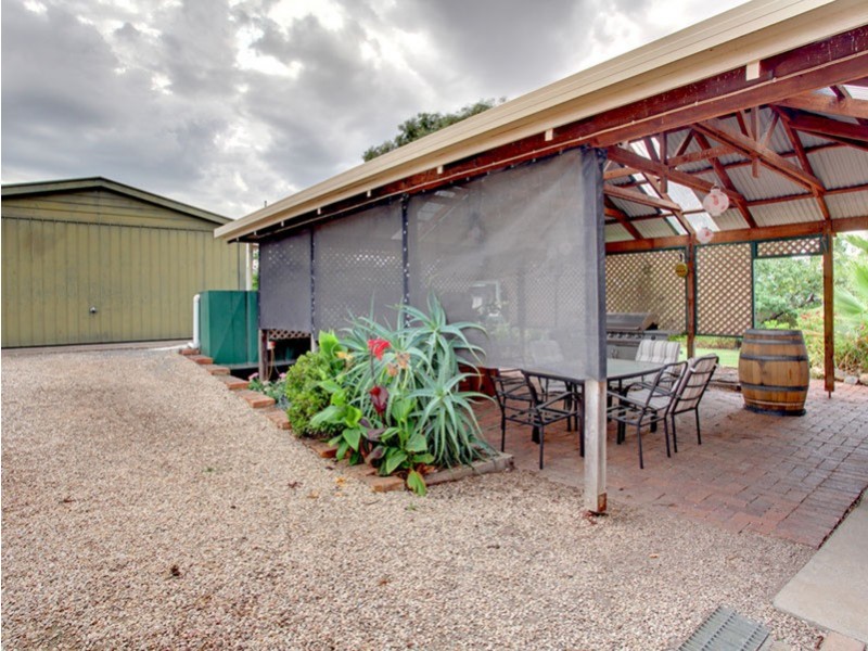 2 Valley View Drive, Mclaren Vale SA 5171