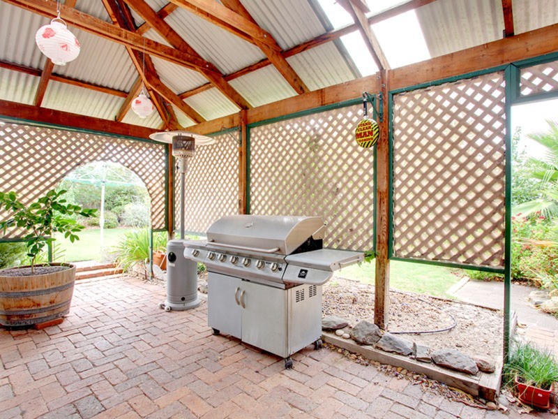 2 Valley View Drive, Mclaren Vale SA 5171