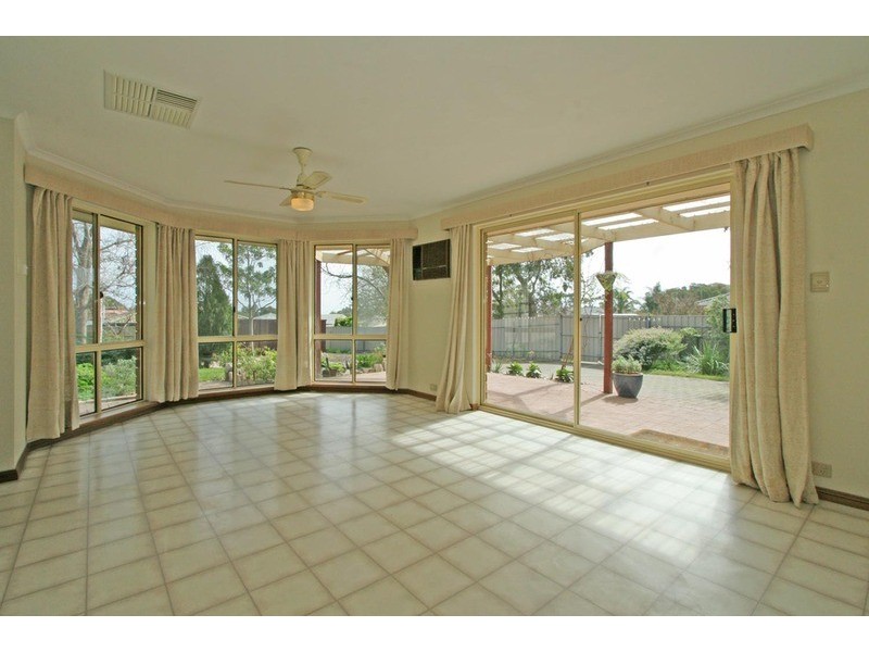 2 Kernick Avenue, Willunga SA 5172