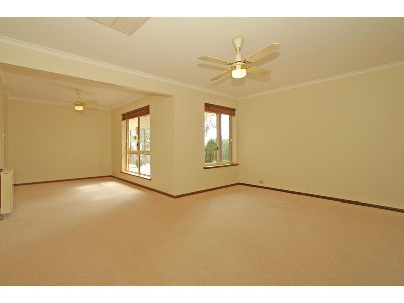 2 Kernick Avenue, Willunga SA 5172