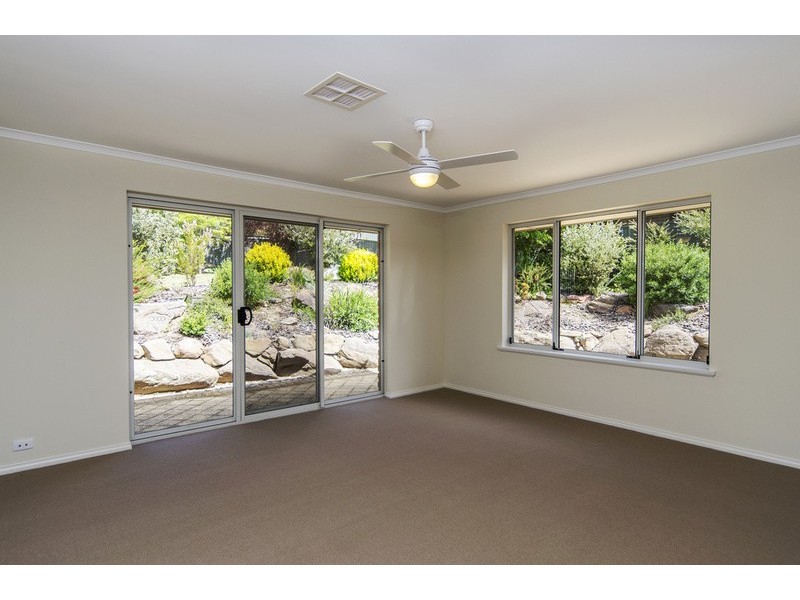 9 Decaux Place, Mount Compass SA 5210