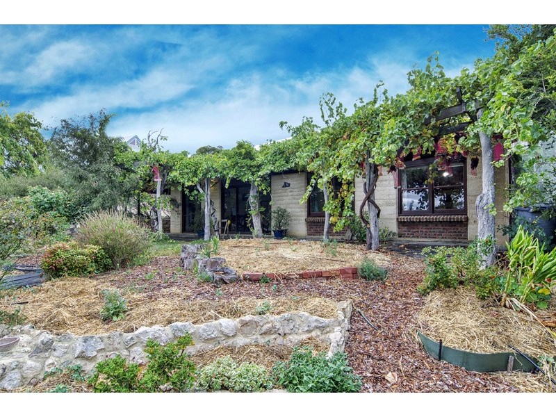 1 KOOKABURRA Court, Willunga SA 5172