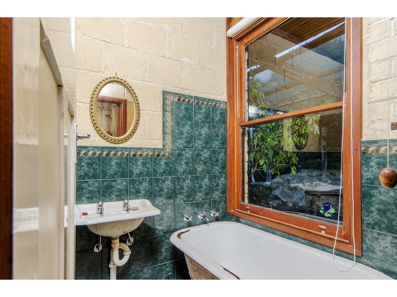 1 KOOKABURRA Court, Willunga SA 5172