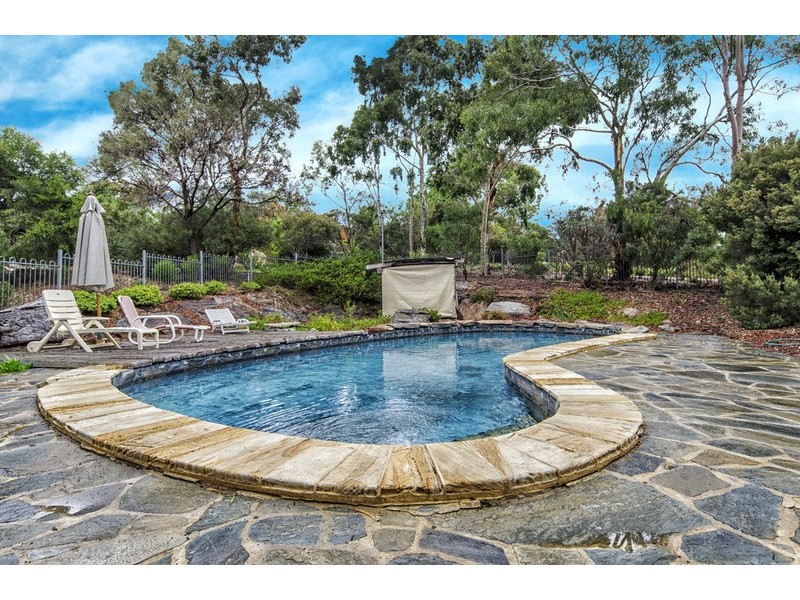1 KOOKABURRA Court, Willunga SA 5172