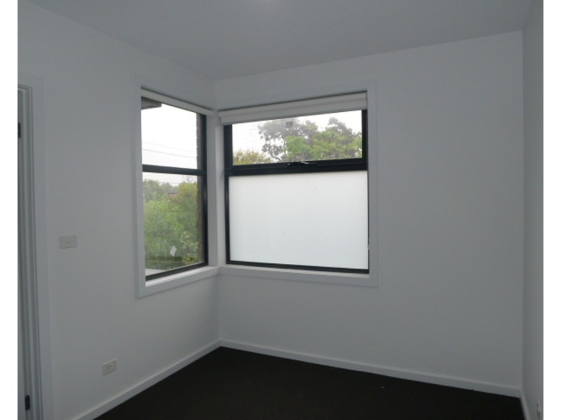 2/32 Risdon Drive, Notting Hill VIC 3168