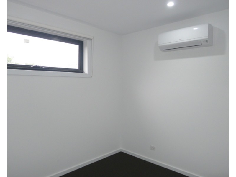 2/32 Risdon Drive, Notting Hill VIC 3168