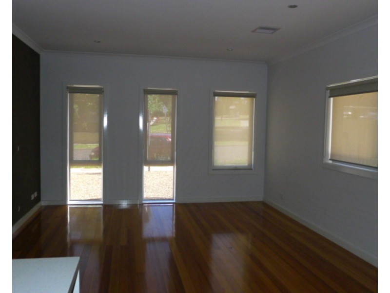 1/2 Strachan Street, Oak Park VIC 3046