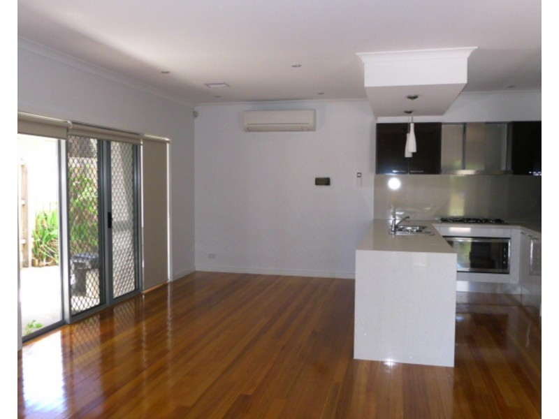 1/2 Strachan Street, Oak Park VIC 3046