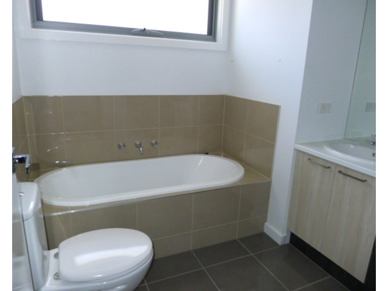 1/2 Strachan Street, Oak Park VIC 3046