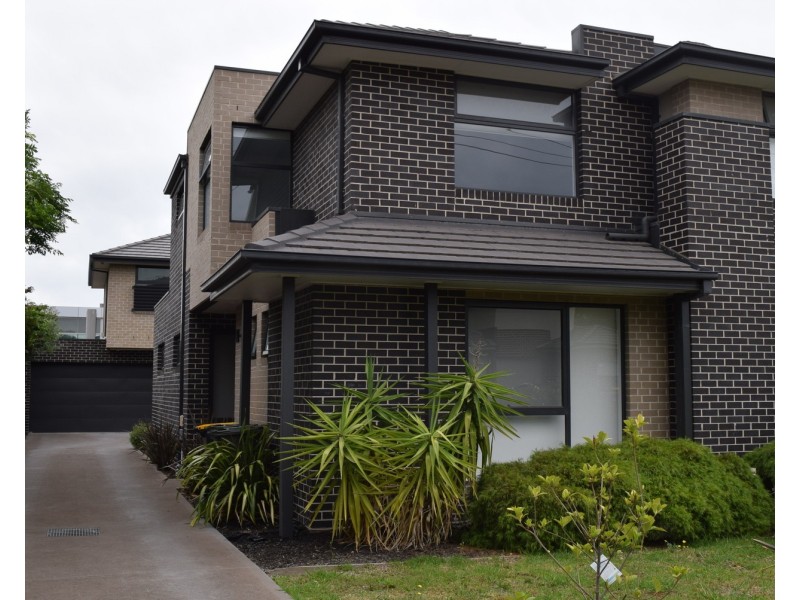 TH2/32 Risdon Drive, Notting Hill VIC 3168