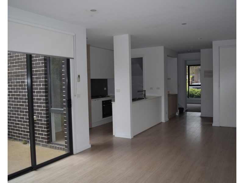 TH2/32 Risdon Drive, Notting Hill VIC 3168