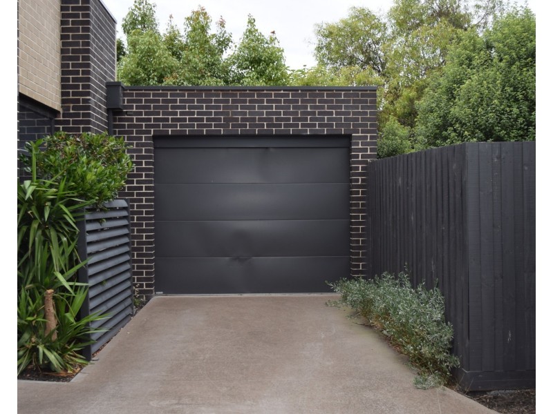 TH2/32 Risdon Drive, Notting Hill VIC 3168