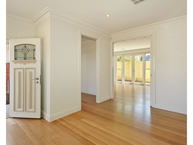 2/44 Lincoln Road, Essendon VIC 3040