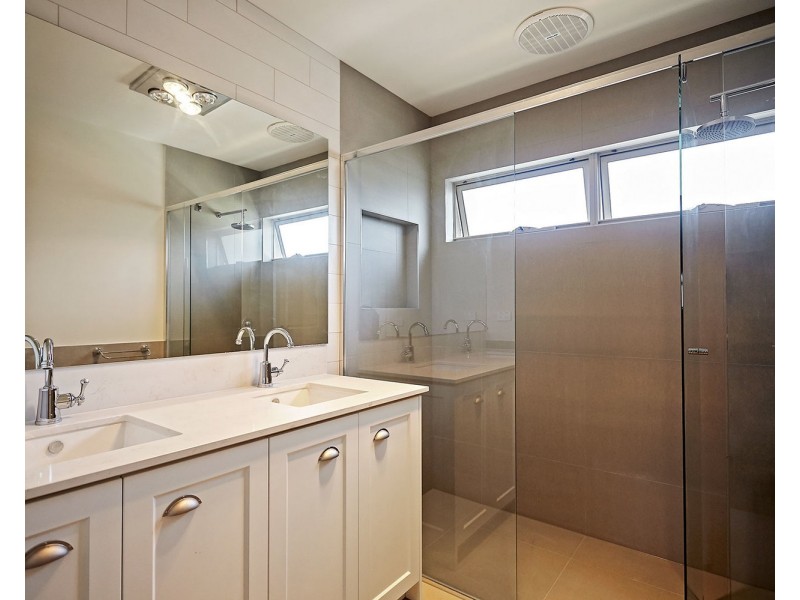 2/44 Lincoln Road, Essendon VIC 3040