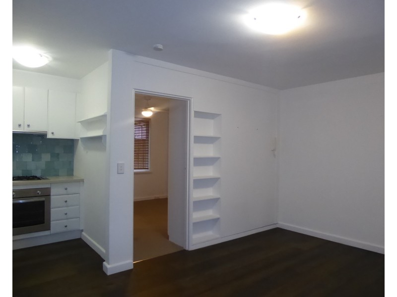 1/6 Wave Street, Elwood VIC 3184