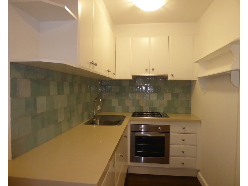 1/6 Wave Street, Elwood VIC 3184