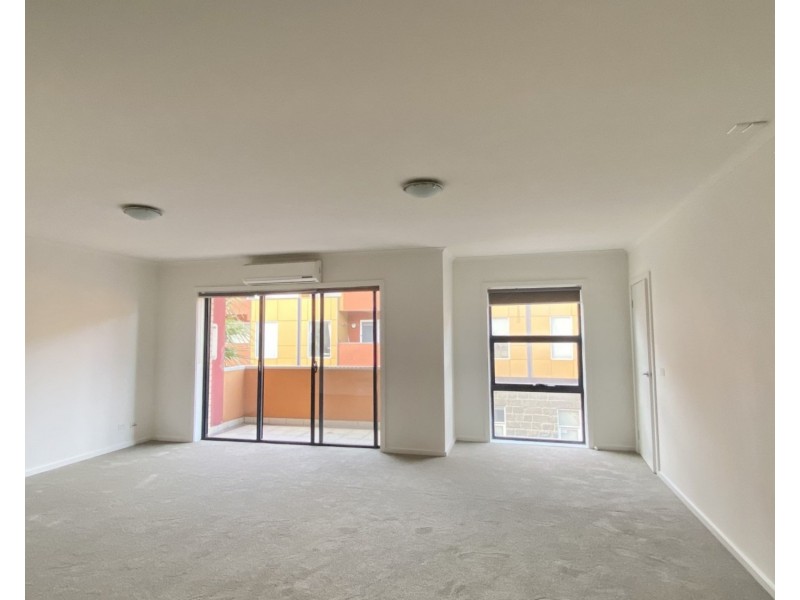 1/3 Wardens Walk, Coburg VIC 3058