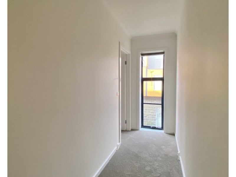 1/3 Wardens Walk, Coburg VIC 3058