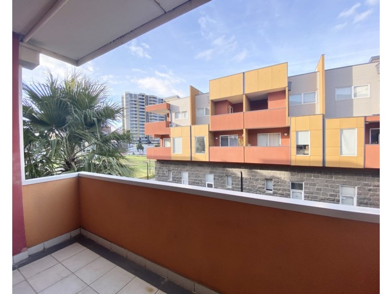 1/3 Wardens Walk, Coburg VIC 3058