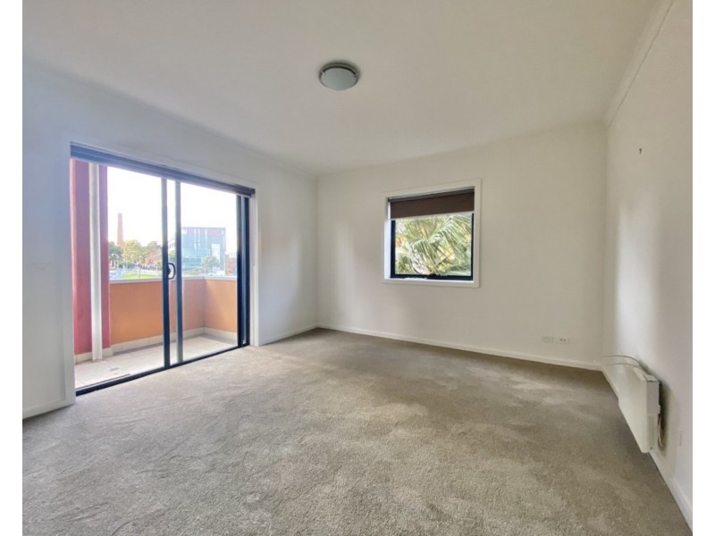 1/3 Wardens Walk, Coburg VIC 3058