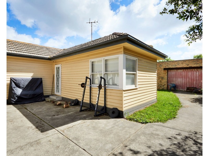 10 Rosshire Road, Newport VIC 3015