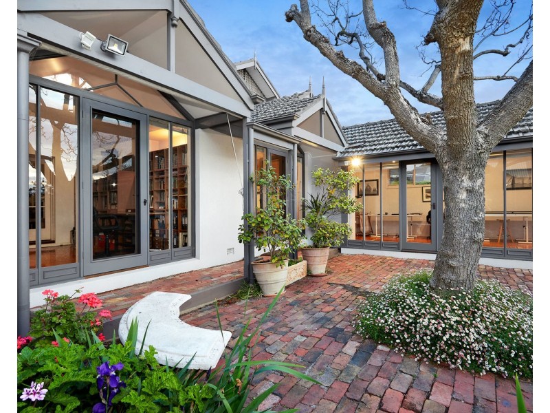26 Rockbeare Grove, Ivanhoe VIC 3079