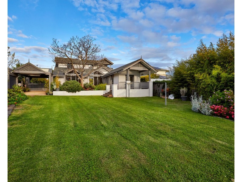 26 Rockbeare Grove, Ivanhoe VIC 3079