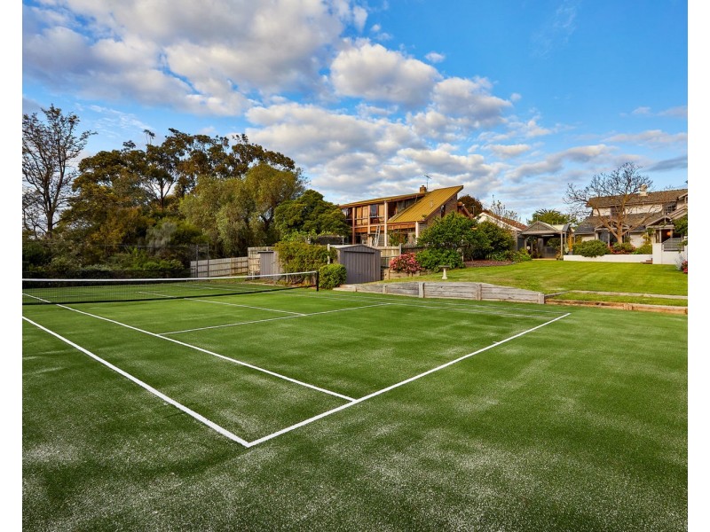 26 Rockbeare Grove, Ivanhoe VIC 3079