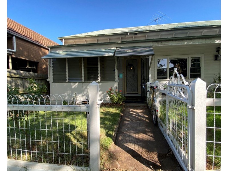 15 Wolseley Parade, Kensington VIC 3031