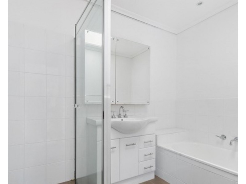 2/98 O’Shanassy Street, North Melbourne VIC 3051