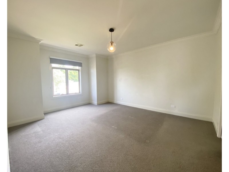 1/44 Lincoln Road, Essendon VIC 3040