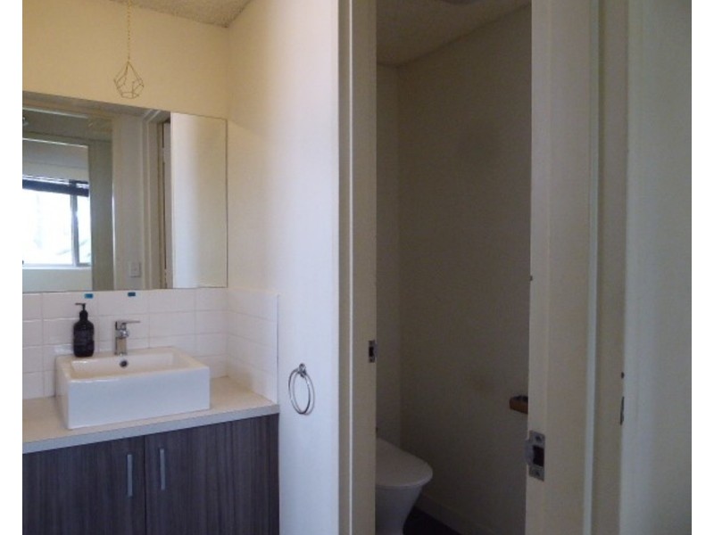 10/521 Royal Parade, Parkville VIC 3052