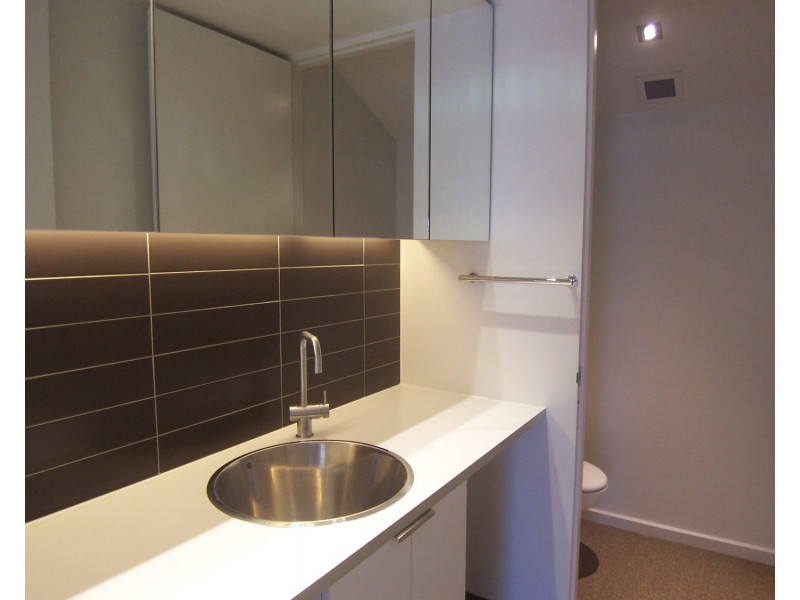 2/225 Adderley Street, West Melbourne VIC 3003