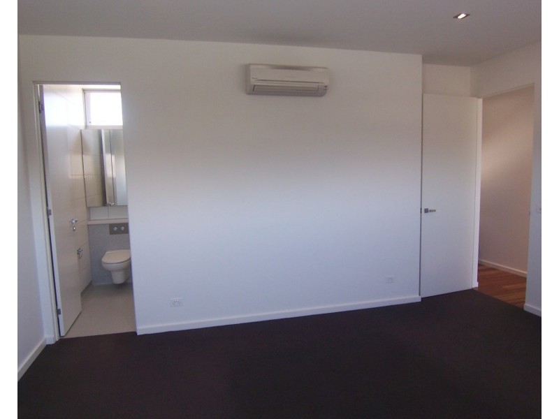 2/225 Adderley Street, West Melbourne VIC 3003