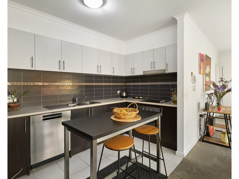1/3 Wardens Walk, Coburg VIC 3058