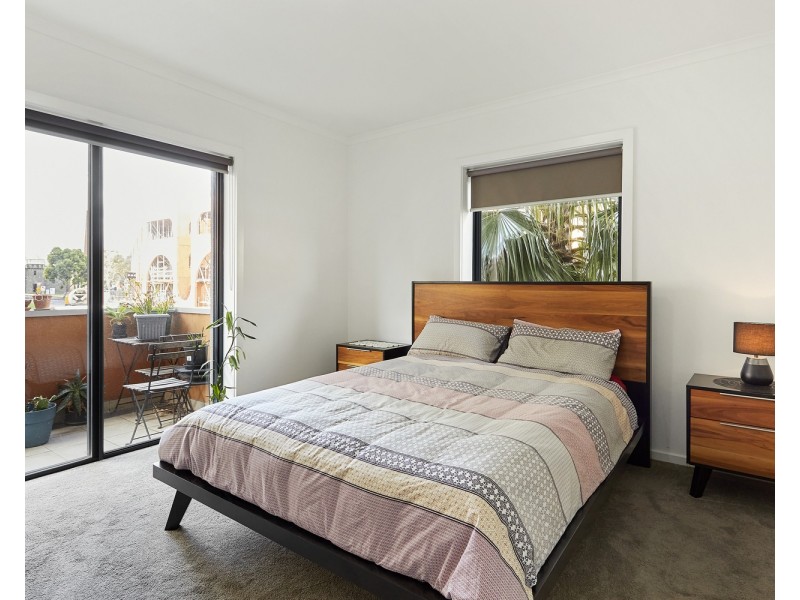 1/3 Wardens Walk, Coburg VIC 3058