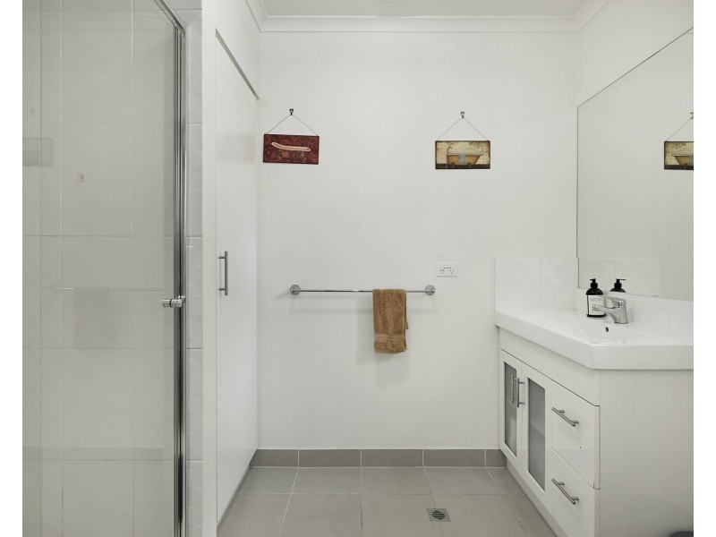 1/3 Wardens Walk, Coburg VIC 3058