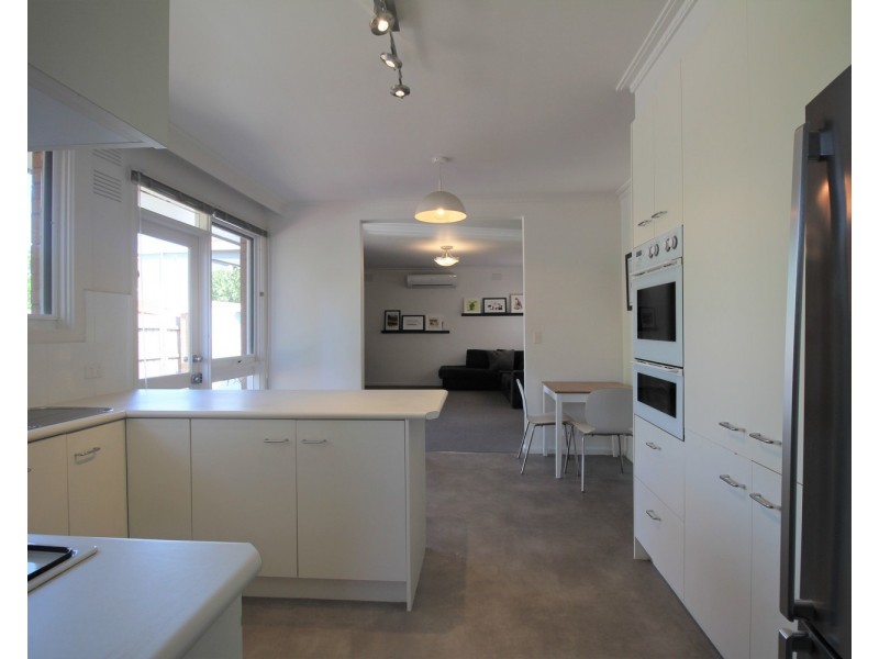 2/8 Rigby Avenue, Carnegie VIC 3163