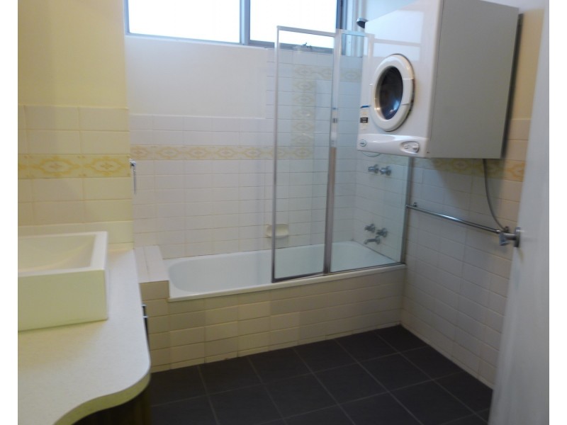 10/521 Royal Parade, Parkville VIC 3052